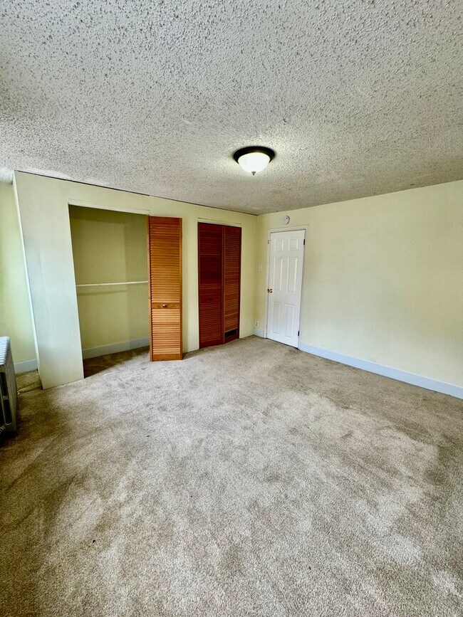 Building Photo - 129 Levering St