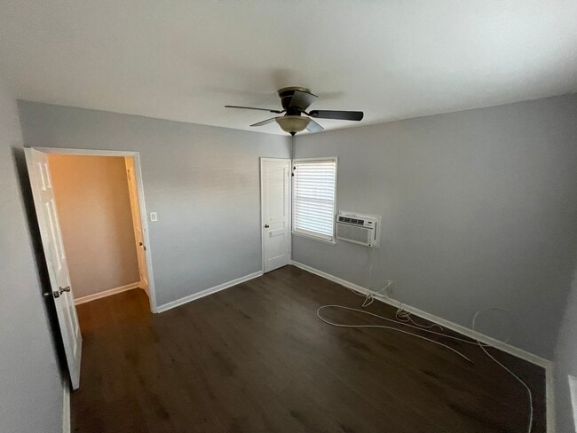 Building Photo - 1211 W Victory Blvd