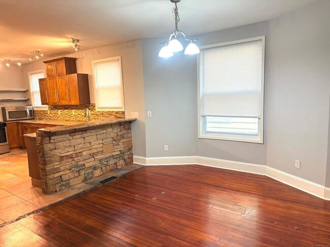 Building Photo - 87 Thomas St