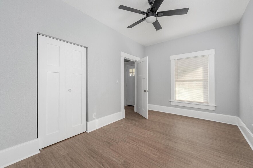 Building Photo - 221 N Elizabeth St