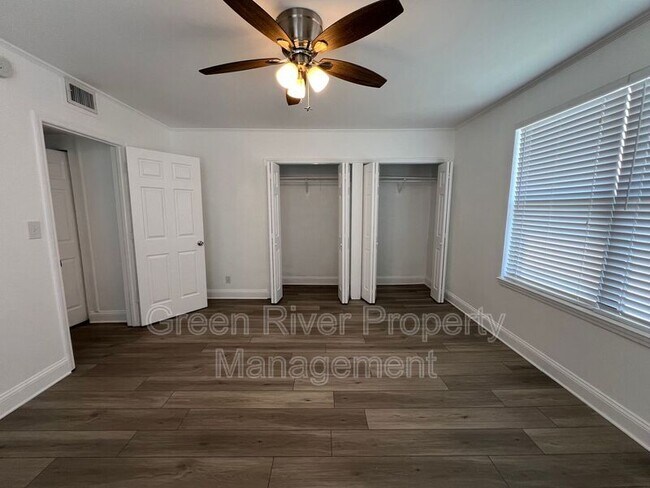 Building Photo - 1789 River Rd