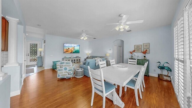 Building Photo - 2336 Winsloe Dr