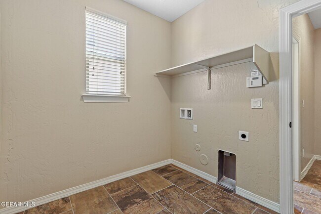 Building Photo - 405 Saltford Pl