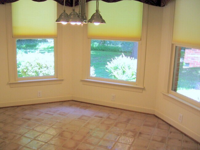 Building Photo - GATLING POINTE