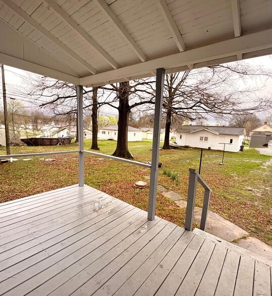 Building Photo - 8 4th St