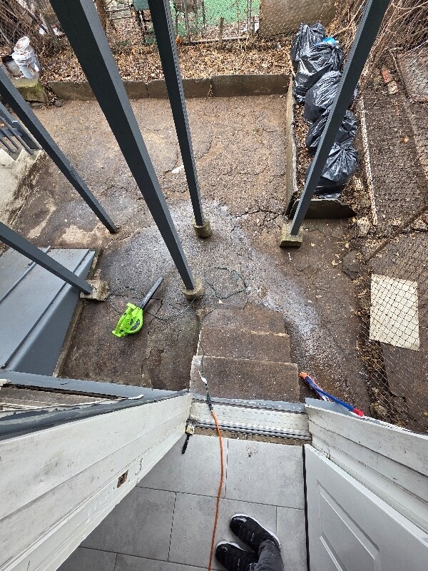 Building Photo - 718 E 18th St