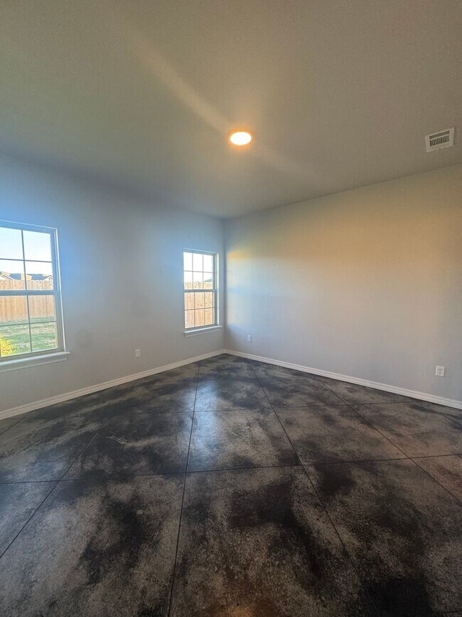 Building Photo - Located in Glendale!!!4bedrooms 2bathrooms...