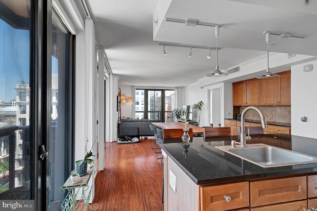 Building Photo - 616 E Street NW Unit 1118