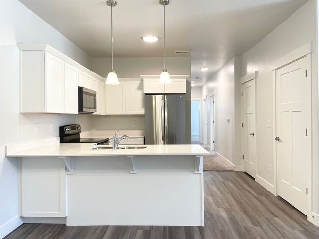 Building Photo - Bright New Lehi Condo at Timp Point!