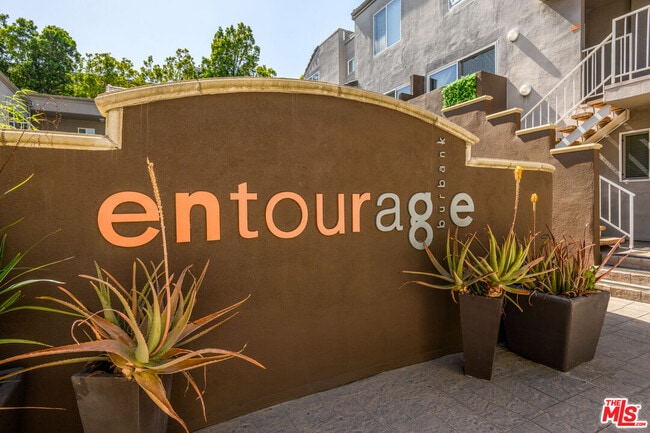 Building Photo - 355 N Maple St