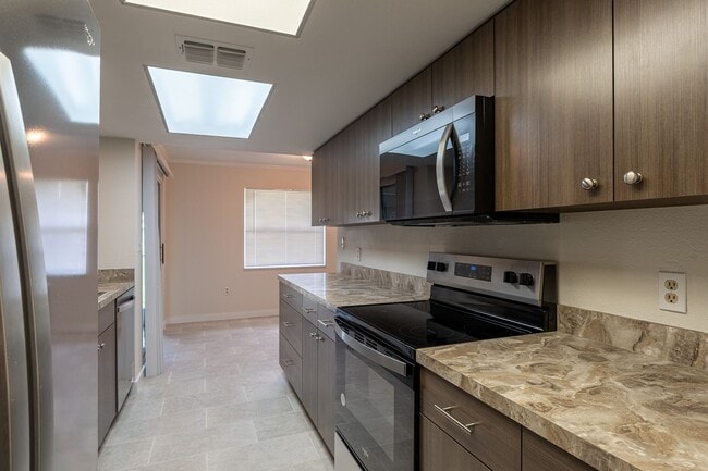 Building Photo - 210 Delido Ct