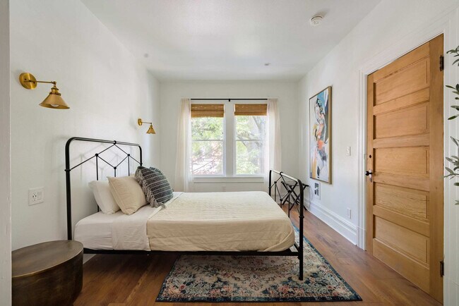 Building Photo - 1605 NW 23rd Ave