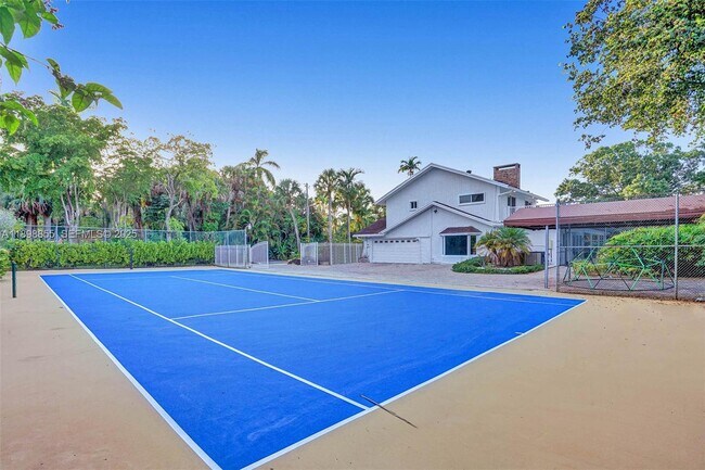 Building Photo - 2120 SW 28th Way