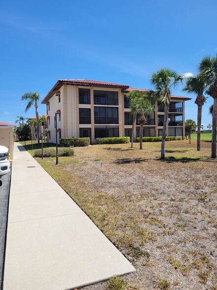 Building Photo - 12150 Kelly Sands Way