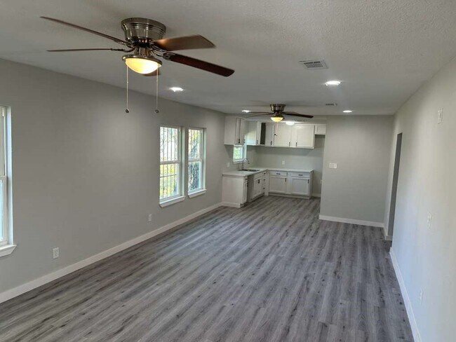 Building Photo - 1912 Gentry St