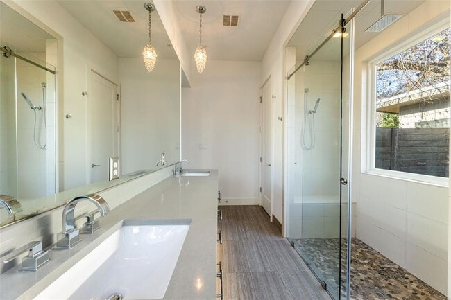 Building Photo - 2808 W 44th St