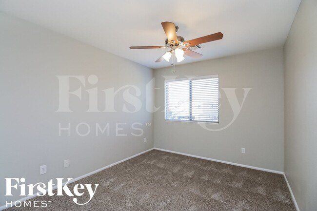 Building Photo - 343 W Hereford Dr