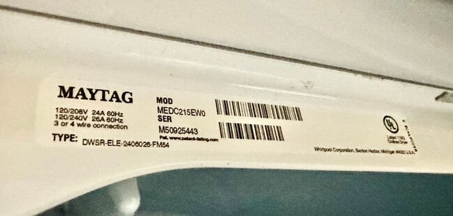 Building Photo - Nice 2 Bedroom/2.5 Bath/1 Car Garage End Unit Townhome For Rent!