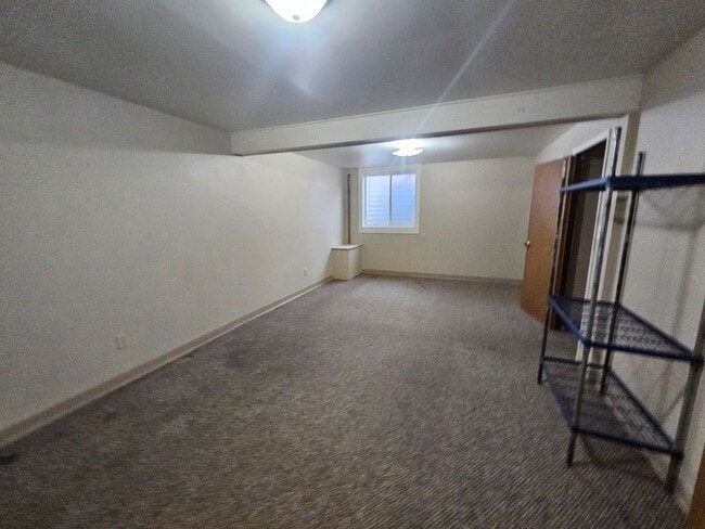 Building Photo - Four Bedroom House Across from Rose Park