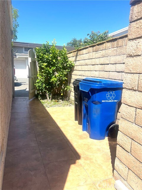 Building Photo - 5052 Hampton Ct