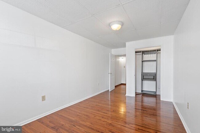 Building Photo - 626 Carpenter St