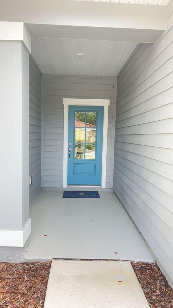 Building Photo - Luxury 3 Bedroom 2.5 Bath 2 car garage Townhome in the Gated Community of the Hammock