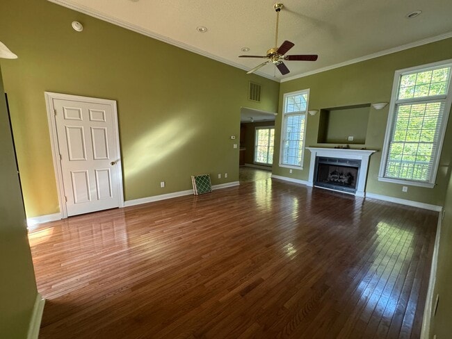 Building Photo - Available to show!