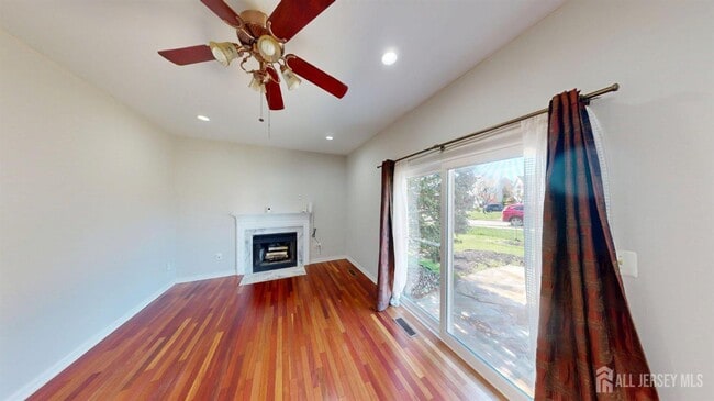 Building Photo - 77 Princess Dr