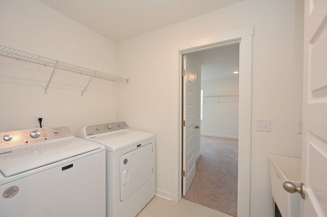 Building Photo - Modern 2024 New Construction in Sage Farms – Steps from Dog Park & Trails!