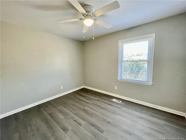 Building Photo - 5148 Longbranch Dr