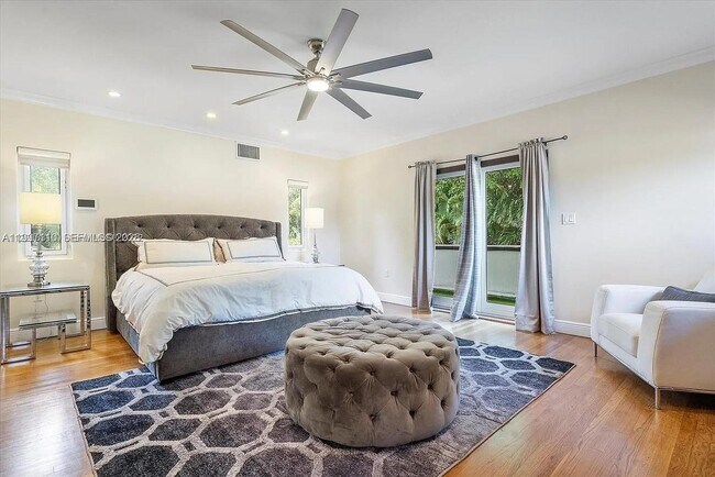 Building Photo - 800 SW 12th Ave