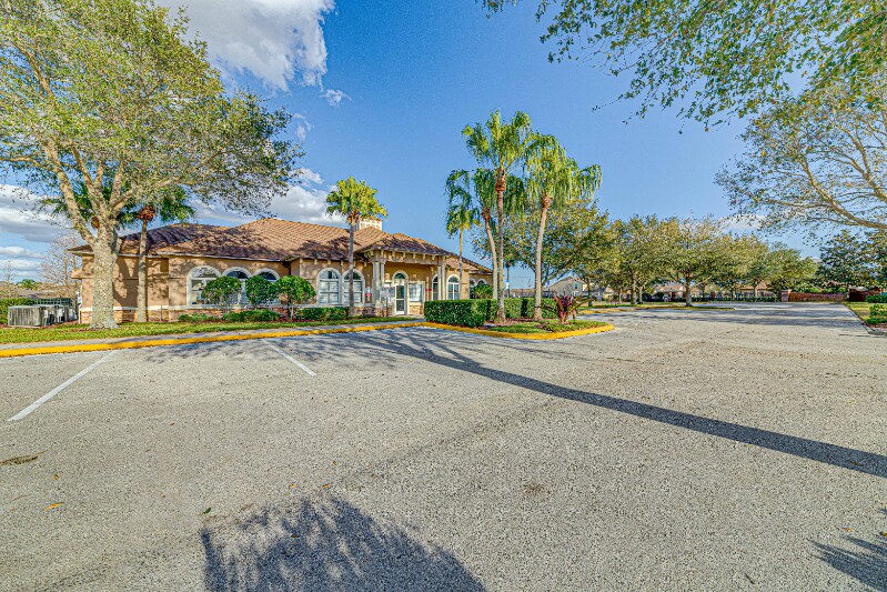 Building Photo - 2354 Lancashire St