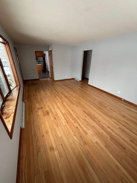 Building Photo - 229 S Kranz Ave