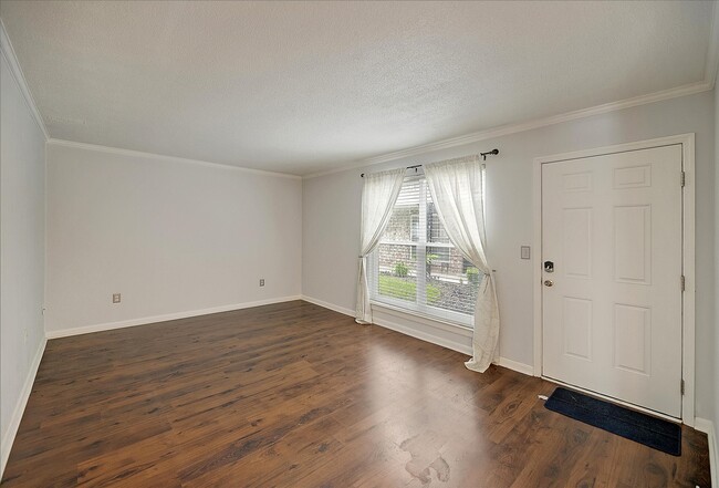 Building Photo - 867 Colony Dr