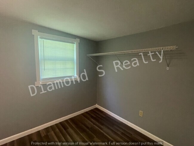 Building Photo - Charming 3 bedroom home available!