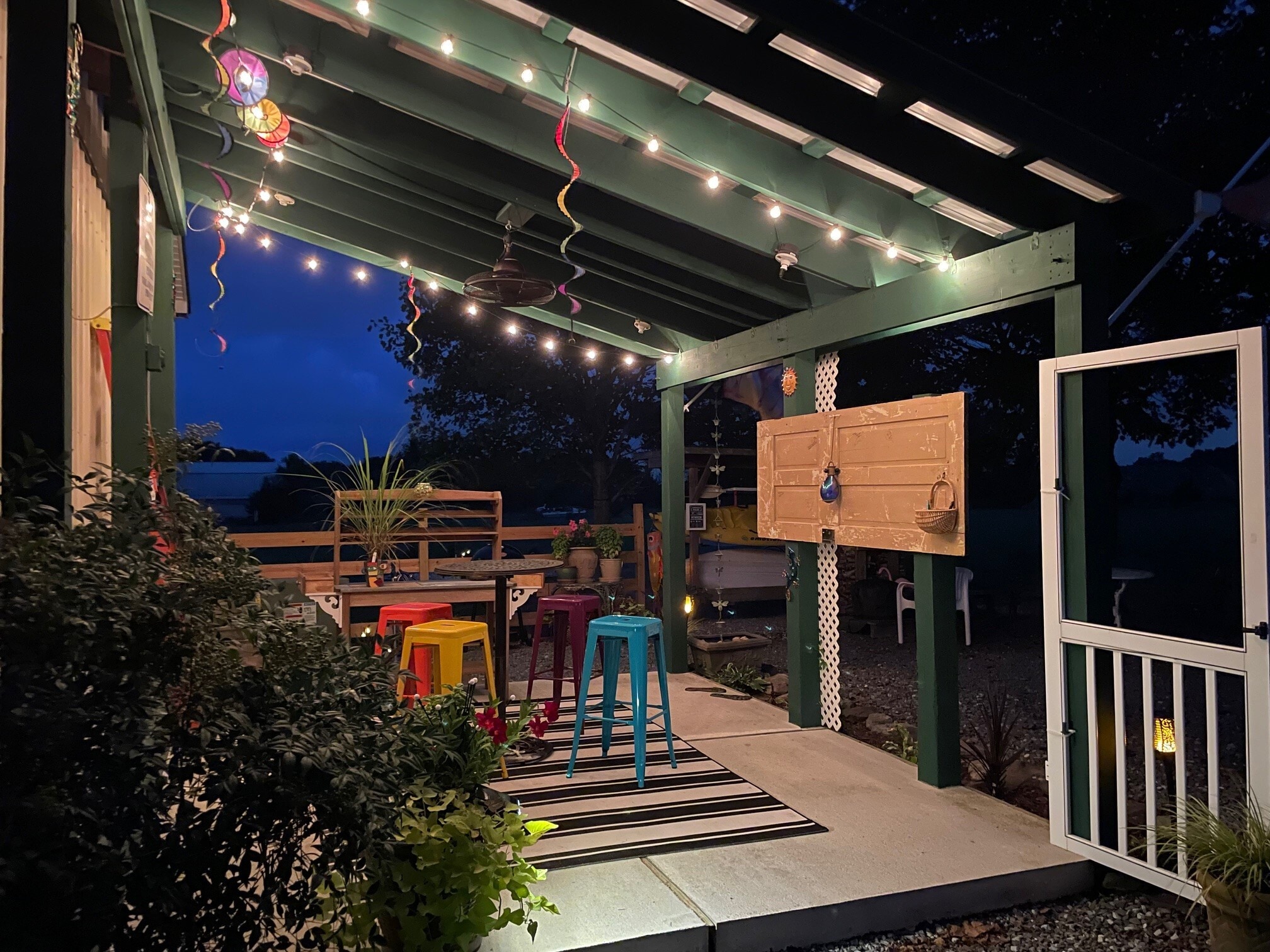Dazzles! Relax with a great bar tabletop for watching sunsets! 2 acre surrounds for privacy. - 31312 Rd 280B