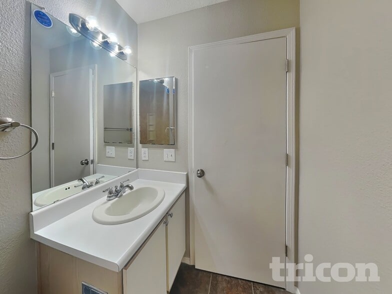 Building Photo - 480 Cimarron Meadows Ct