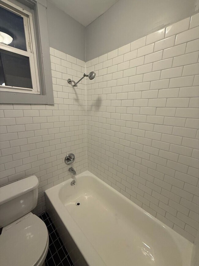 Building Photo - 152 N Miller St