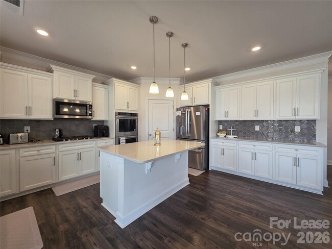 Building Photo - 2216 Skybrook Oaks Dr