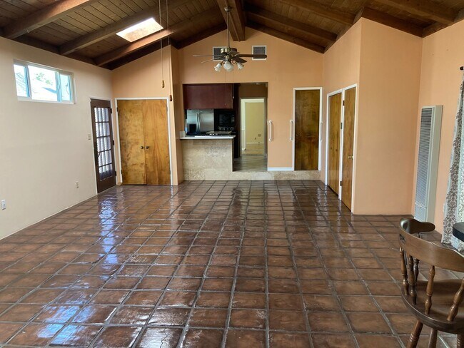 Building Photo - Santa Monica 3bd 2ba