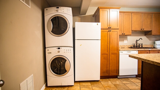 Building Photo - 4302 Stablemere Ct