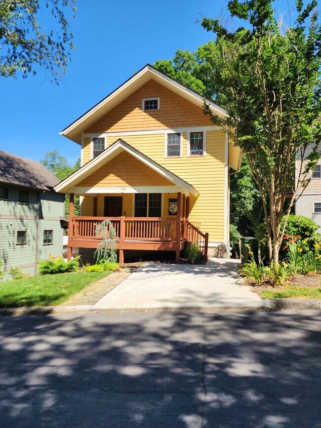 Building Photo - Montford Rental-Asheville