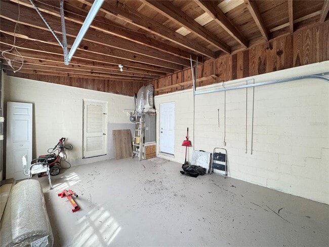 Building Photo - 310 Longwood Dr