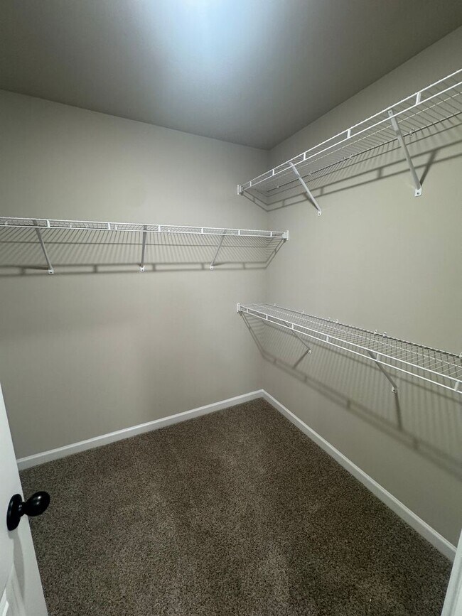 Building Photo - Move In Ready 4BR/2.5BA Home located in Stoneygreen Community