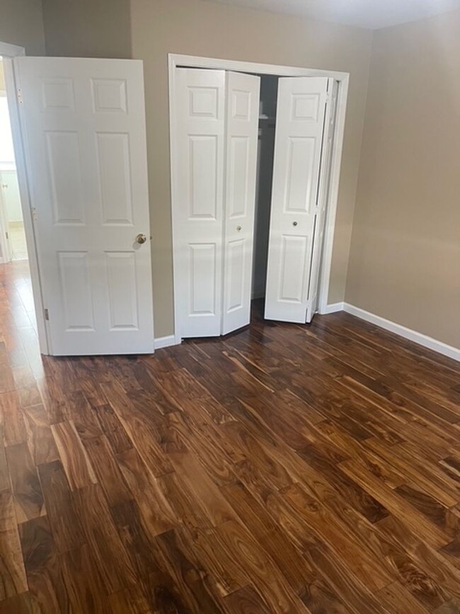 Building Photo - Beautiful 3 bed 2.5 home in Oak Hills! Was...