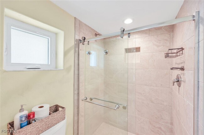 Building Photo - 5032 Skyline Blvd