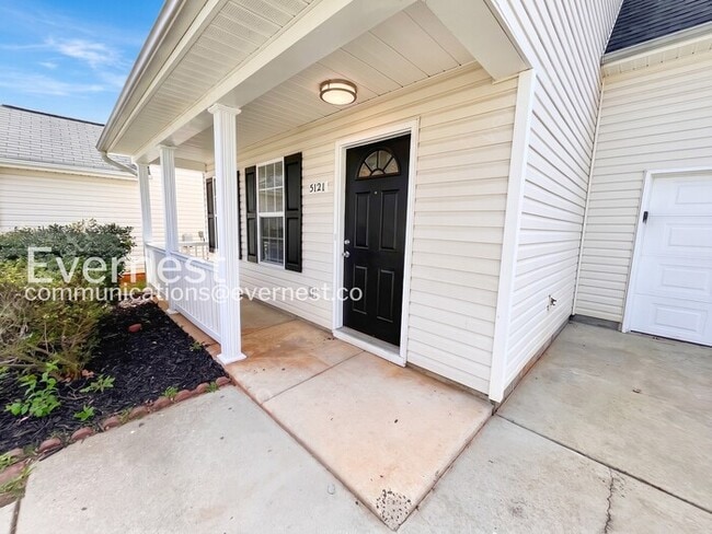 Building Photo - 4 Bed, 3 Bath Single Family Home with Garage Parking / Pet-Friendly / Vouchers Accepted / Availab...
