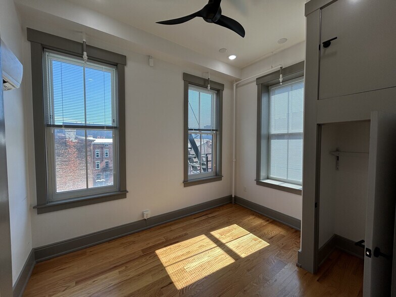 Building Photo - 1725 Elm St
