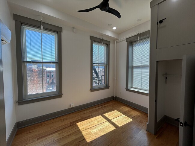 Building Photo - 1725 Elm St