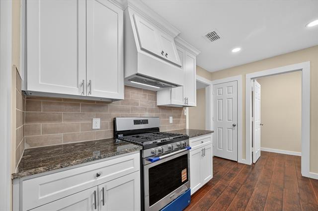 Building Photo - 2816 Pinehurst Dr